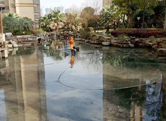光村镇景观池淤泥清理